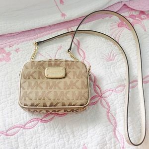 ❌ SOLD ❌ Micheal Kors Crossbody Bag